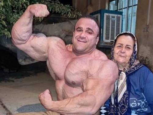 دور بازوی کیانوش خرمی پور 