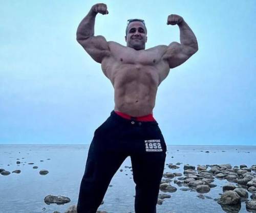 ادرس پیج اینستاگرام کیانوش خرمی پور 