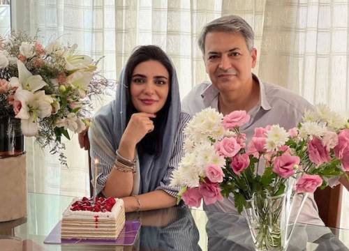 عکس لیندا کیانی در بغل یک مرد  +لیندا کیانی در آغوش یک مرد جنتلمن در رستوران