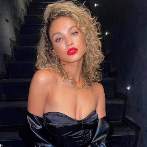 با رزبرترام دوست دختر جدید بلژیکی کیلیان امباپه بیشتر آشنا بشید! (+عکس و بیوگرافی) محبوبیت رزبرترام دوست دختر جدید بلژیکی کیلیان امباپه