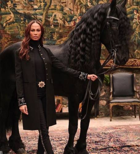 حیوان مورد علاقه ی جوآن اسمالز پدیده مدلینگ آمریکایی