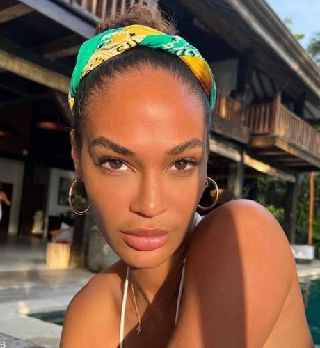 حضور به عنوان مجری جوان اسمالز