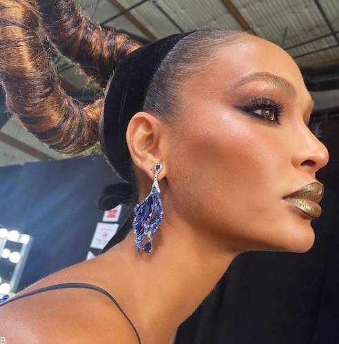 رنگ چشم جوان اسمالز