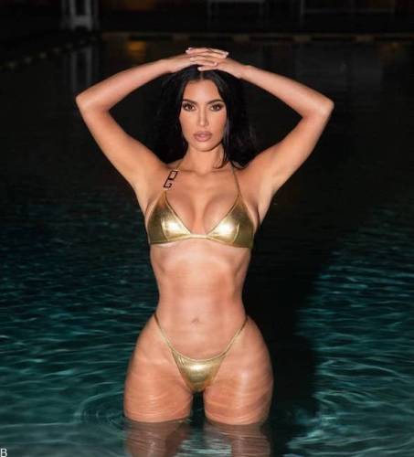 بدن نمایی و اندام لخت کیم کارداشیان