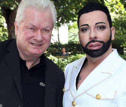 عکس های داغ مردی همجنسگرا با لباس زنانه