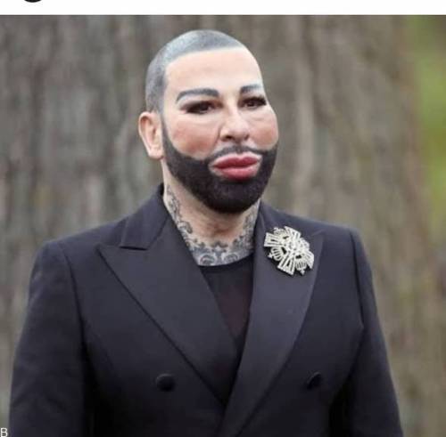 عکس های داغ مردی که شبیه زنان خودش را کرد 