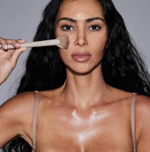 عکس کاملا لخت کیم کارداشیان