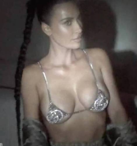 دلیل گران بودن لباس زیر کیم کارداشیان