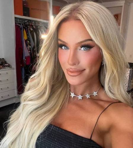 نشان دادن اندام جنسی توسط مدلینگ معروف 