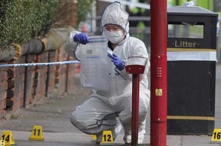 لخت کردن زوری یک زن توسط مردی دیوانه در خیابان «+عکس»