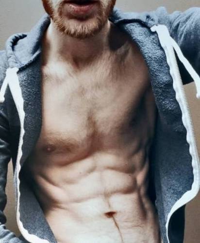 عکس هایی از مسابقه روی بزرگ بودن الت تناسلی مردان