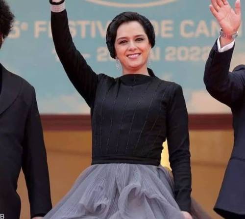 بوسه های ترانه علیدوستی جلوی مردم 