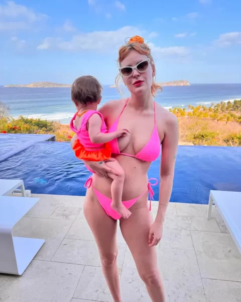 عکس های لختی با مایو ستاره های هالیوودی 