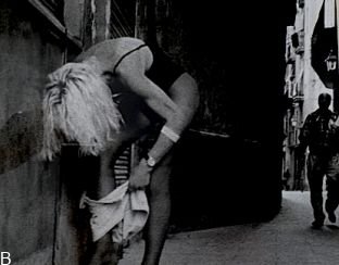 دلیل هرزه گی دختران توسط مادرش چه بود ؟