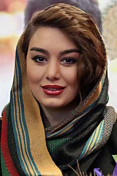 ماچ کردن داغ سحر قریشی در اکران فیلم جدیدش (+عکس داغ)